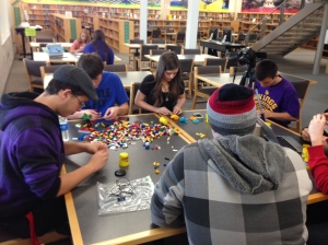 01_SRRHS Students engaged in a makerspace program. Image provided by Maria Burnham.